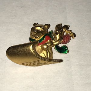 Disney‎ Pooh and Piglet Sledding Pin/Brooch